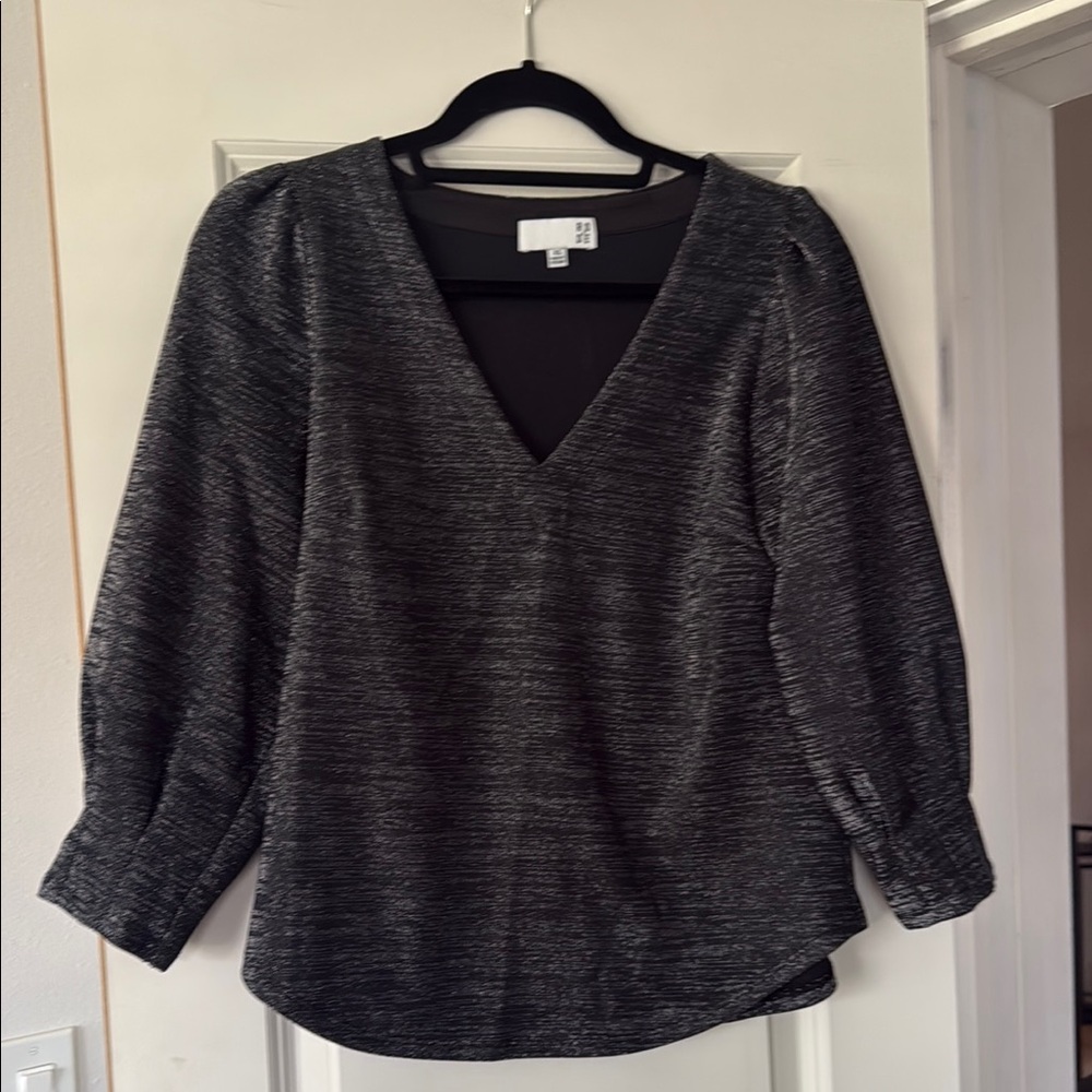 Ro & De Black V-Neck 3/4 Sleeve Blouse